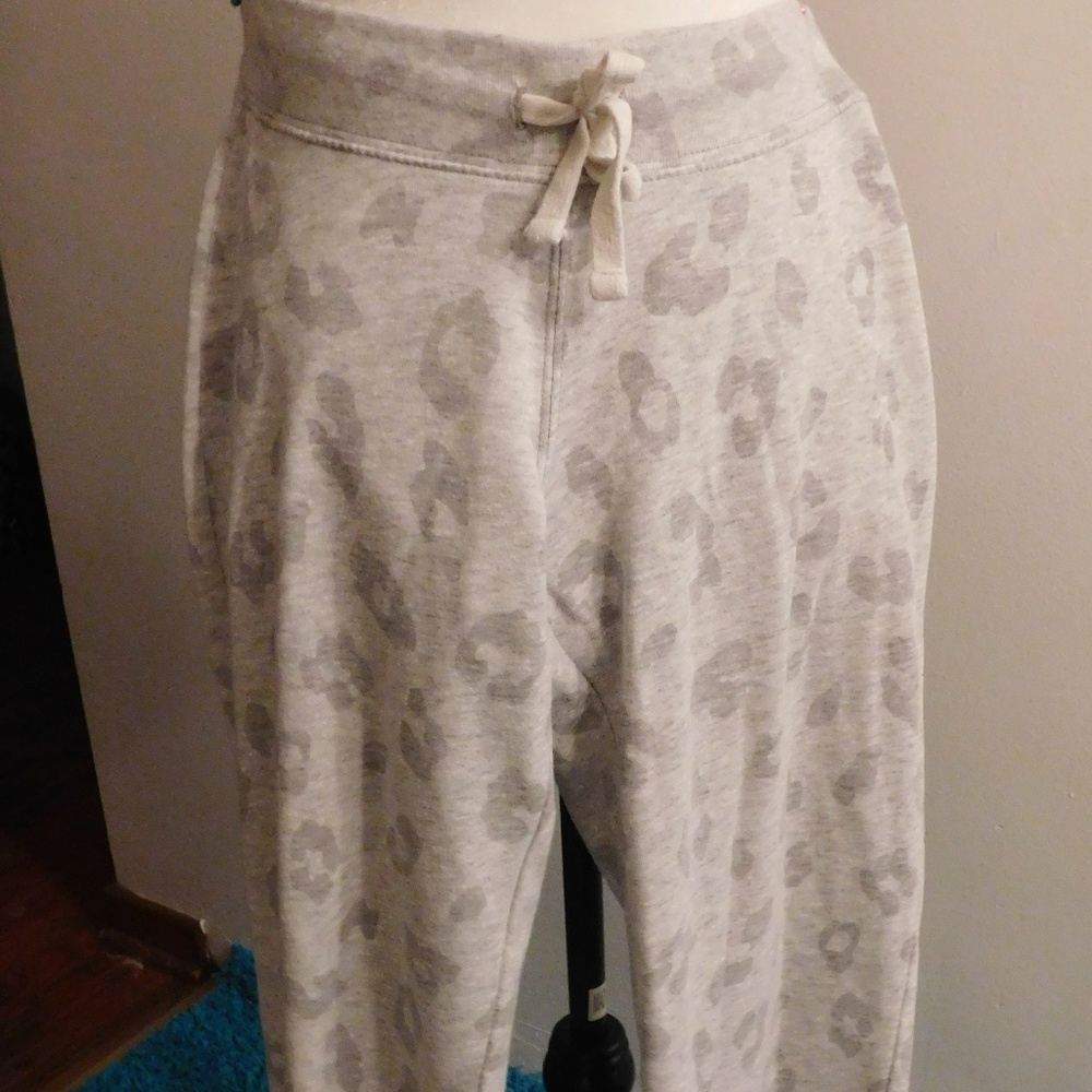 Old Navy Size XS Juniors Gray Leopard Sweatpants